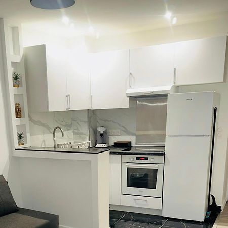 Charmante Appartement F2 Au Coeur De Paris 1Er Luaran gambar