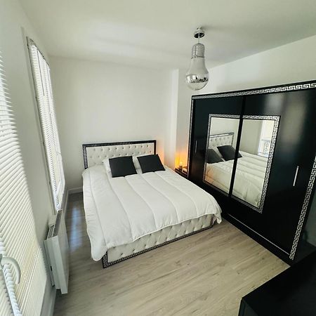 Charmante Appartement F2 Au Coeur De Paris 1Er Luaran gambar