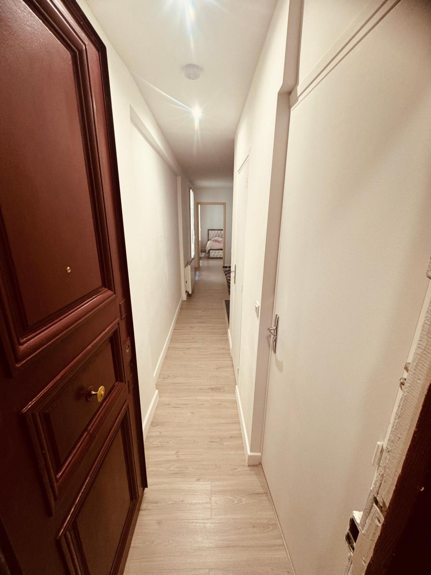 Charmante Appartement F2 Au Coeur De Paris 1Er Luaran gambar
