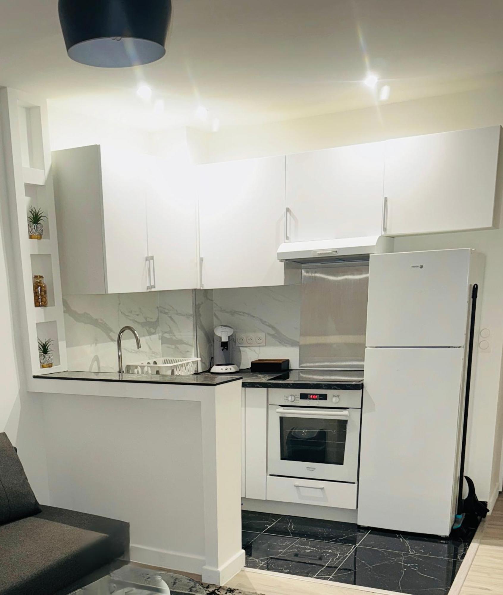 Charmante Appartement F2 Au Coeur De Paris 1Er Luaran gambar